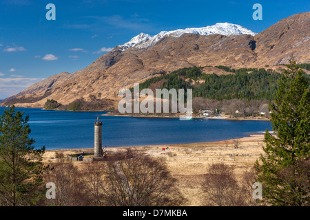 Le monument de Glenfinnan située à la tête du Loch Shiel, Highland, Glenfinnan, Écosse, Royaume-Uni, Europe. Banque D'Images