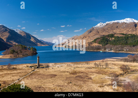 Le monument de Glenfinnan située à la tête du Loch Shiel, Highland, Glenfinnan, Écosse, Royaume-Uni, Europe. Banque D'Images