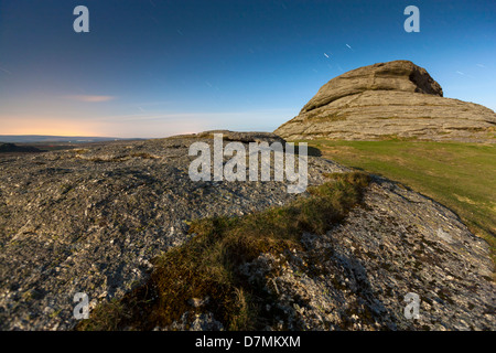 Une vue vers les roches Haytor dans le Dartmoor National Park, Devon, Angleterre, Royaume-Uni, Europe. Banque D'Images