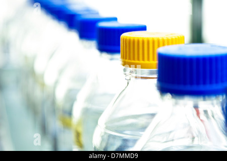 Flacons de produits chimiques Banque D'Images