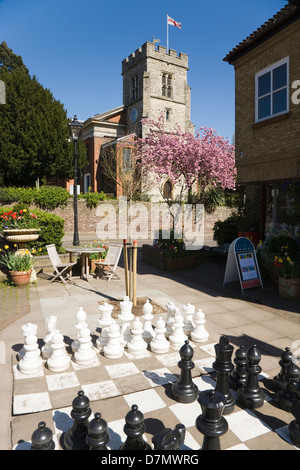 La place principale et la vieille ville centre avec St Davids / Saint Mary's Anglican Church of England ; Twickenham. West Middlesex London UK Banque D'Images