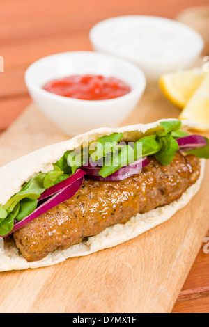 Seekh Kebab à pain pita grillé - viandes hachées kebab sandwich. Banque D'Images