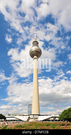 La tour de télévision à Berlin Banque D'Images