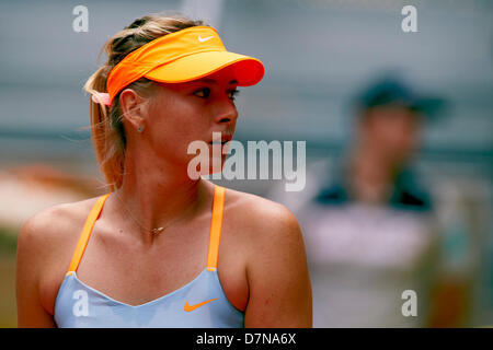 Madrid, Espagne. 10 mai 2013. Maria Sharapova de Russie cherche sur pendant le match entre Maria Sharapova, de la Russie et de l'Estonie au cours de Kaia Kanepi jour 8 de l'Open de Madrid de La Caja Magica.Credit : Action Plus Sport Images/Alamy Live News Banque D'Images