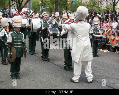 'Grand Parade' pour la fête juive de Lag Baomer dans la section de Crown Heights de Brooklyn, le 2 mai 2010. Banque D'Images