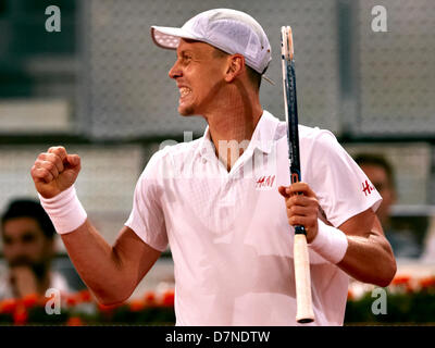 Madrid, Espagne. 10 mai 2013. Tomas Berdych République tchèque célèbre après sa victoire sur Andy Murray de Grande-Bretagne à la fin du match entre Andy Murray de Grande-Bretagne et de République Tchèque Tomas Berdych pendant huit jours de l'Open de Madrid de La Caja Magica. Credit : Action Plus Sport Images/Alamy Live News Banque D'Images