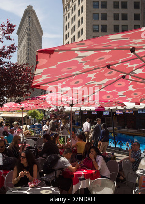 Mad Mange, vendeurs de nourriture en plein air, New York, parapluies Banque D'Images