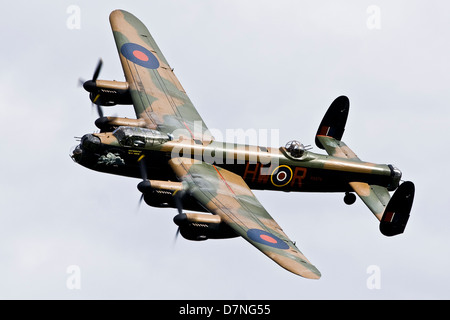 Avro Lancaster BBMF PA474 volant à Old Warden Shuttleworth Airshow Banque D'Images