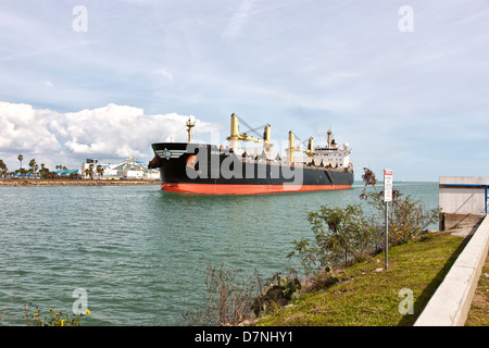 Freighter le transport du grain, l'entrée au port de Corpus Christi. Banque D'Images