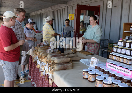 Les gens de plein air à St Jacobs Farmer's Market. Banque D'Images