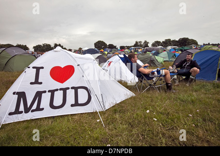 Tentes de camping et les festivaliers à la LATITUDE FESTIVAL, 2012 Banque D'Images