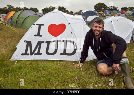 J'AIME LA BOUE TENTE. Tentes de camping et camping FESTIVALIERS À LA LATITUDE FESTIVAL, 2012 Banque D'Images