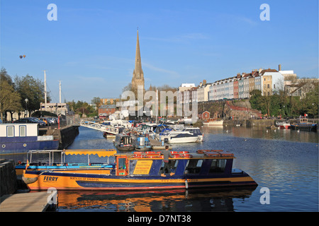 St Mary Redcliffe spire de Prince Street Bridge, port flottant, Bristol, Angleterre, Grande-Bretagne, Royaume-Uni, UK, Europe Banque D'Images