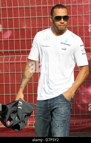 Barcelone, Espagne. 11 mai 2013. La formule 1. Grand Prix d'Espagne. Photo montre Lewis Hamilton par l'entrée de Circuit de Catalunya Plus Sport Action Images/Alamy Live News Banque D'Images