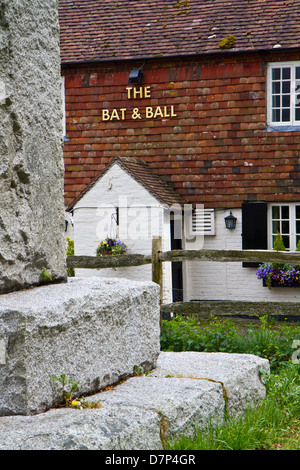 Le Bat & Ball Inn en Broadhalfpenny cricket ground Banque D'Images