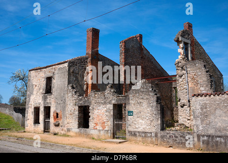 Les ruines d'Oradour-sur-Glane, près de Limoges en France. Banque D'Images