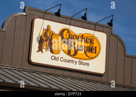 , Cracker Barrel Old Country Store, restaurant décontracté, North Carolina, USA Banque D'Images