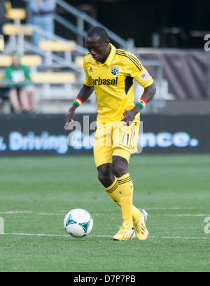 Columbus, Ohio. Le 11 mai, 2013. Dominic Oduro (11) de la Columbus Crew dribbles dans l'équipe de perte 2-0 Colorado. Brent Clark/Alamy Live News Banque D'Images