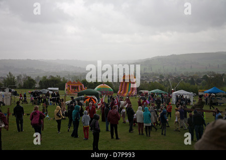 Le temps humide au jour de mai festival à Randwick Gloucestershire Angleterre Banque D'Images