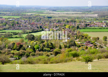 Oxon - Chiltern Hills - Watlington Hill - vue sur l'ancienne ville de marché de Watlington - soleil de printemps Banque D'Images