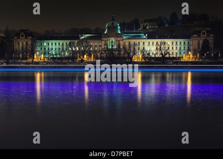 Vue sur Strakas Academy la nuit - Accueil de la gouvernement de la République tchèque, Prague, République Tchèque Banque D'Images