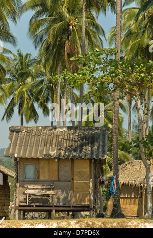 Bungalows de la 'Hat Khlong Phrao' Beach sur Koh Chang Banque D'Images