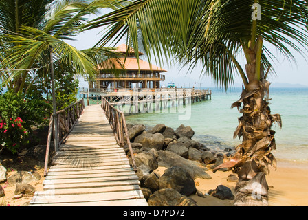 Pier sur l'île Koh Wai, Steghaus, Seebruecke, Seehaus. Haus am See, Bootsteg Banque D'Images