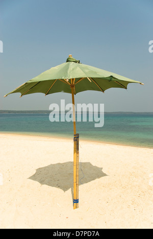 Parasol sur la plage, Sonnenschirm am Strand Banque D'Images