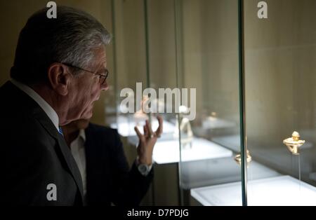 Le Président allemand Joachim Gauck a visite le musée de l'or 'Museo de Oro' à Bogota, Colombie, 09 mai 2013. Le président allemand est accompagné d'une délégation économique lors de son voyage en Colombie et au Brésil, du 08 au 17 mai 2013. Photo : Soeren Stache Banque D'Images