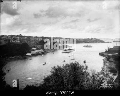 Une photographie en noir et blanc de la collection du Powerhouse Museum représentant la région de Neutral Bay, mettant en valeur le paysage urbain et l'architecture historique de la région. Banque D'Images