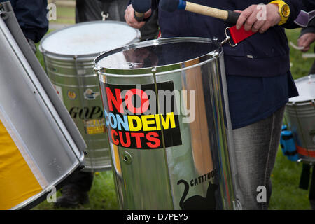 Southport, Royaume-Uni 12 Mai, 2013. Pas de coupes ConDem signer au Camp 2 fracturation une vaste coalition d'anti-fracturation et des groupes environnementaux dans le nord-ouest, y compris les membres de l'estuaire de Ribble contre la fracturation hydraulique, les résidents de leur action contre la fracturation, Fylde gratuitement fracturation Fylde, Merseyside contre la fracturation hydraulique, Les Amis de la Terre et le grand Manchester Association of Trades Union Councils. Un week-end d'activité dans l'opposition à la fracturation hydraulique et d'autres formes d'énergie extrême. Banque D'Images