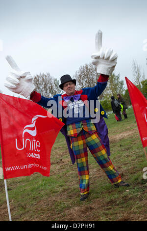 Geza Frackman, aussi connu sous le nom de Geza Tarjanyi de Leyland. Blackpool's Frack Free Fylde au Camp Frack 2 à Southport, Royaume-Uni, mai 2013. Les membres de Ribble Estuary Against Fracking, Residents' action Against Fylde Fracking for Gas, Frack Free Fylde, Merseyside Against Fracking, Friends of the Earth et Greater Manchester Association of Trades Union Councils font partie de CampFrack, une large coalition de groupes environnementaux anti-fracturation de gaz de schiste dans le Nord-Ouest. Un week-end d'activité en opposition à la fracturation et à d'autres types d'énergie extrême par le mouvement populaire anti-fracturation dans la riche en schiste Los Angeles Banque D'Images