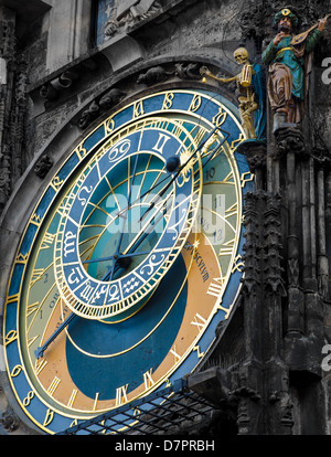 Orloj Prague horloge astronomique Banque D'Images