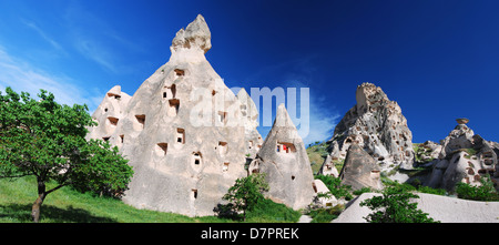 Uchisar est le plus haut village de la Cappadoce, visible à une grande distance. La Turquie Banque D'Images