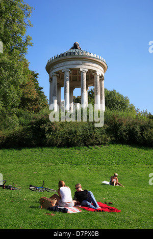 Monopteros de soleil en, Englischer Garten, jardin anglais, Parc, Munich, Bavière, Allemagne Banque D'Images