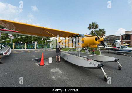 Tavares, Florida Port Woodlea sur le lac Dora et le Tavares fly-in de l'événement d'Hydravions Banque D'Images