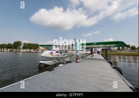 Tavares, Florida Port Woodlea sur le lac Dora et le Tavares fly-in de l'événement d'Hydravions Banque D'Images