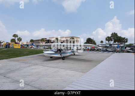 Tavares, Florida Port Woodlea sur le lac Dora et le Tavares fly-in de l'événement d'Hydravions Banque D'Images