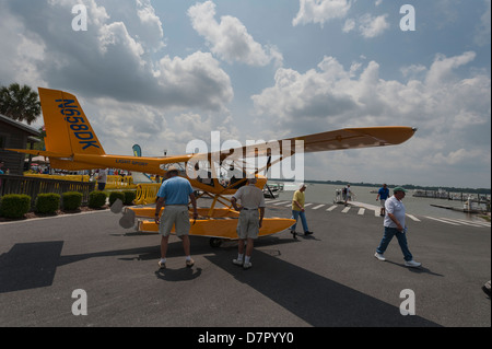 Tavares, Florida Port Woodlea sur le lac Dora et le Tavares fly-in de l'événement d'Hydravions Banque D'Images