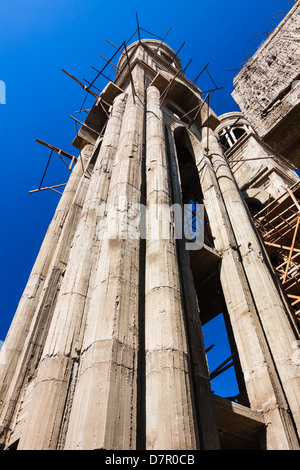 Beffroi de la cathédrale copte nouvelle inachevée de Louxor. Banque D'Images