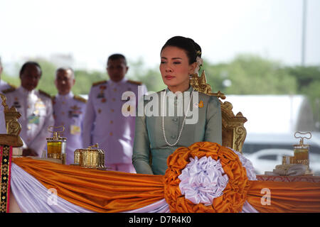 13 mai 2013 . Bangkok , Thaïlande . La princesse Srirasmi lors de la cérémonie. La Thaïlande est le Prince Maha Vajiralongkorn et la Princesse Srirasmi assiste à la cérémonie du Labour Royal annuel, pour marquer le début de la saison de culture du riz, à Sanam Luang . Un Sahakorn Crédit : Piti/Alamy Live News Banque D'Images