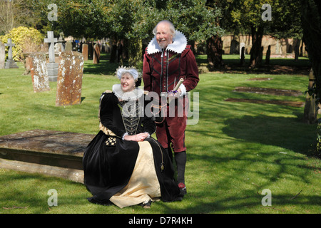 Shakespeare et Anne Hathaway lors de l'Assemblée anniversaire défilé commémoratif à Stratford sur Avon. (Posés par les acteurs) Banque D'Images