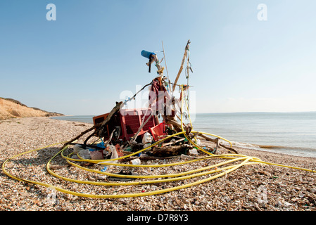 Babylon Circus s'est échoué sur la plage de HillHead entassés dans un monument situé sur la plage Banque D'Images