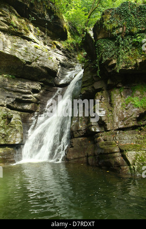 La cascade de Muggio sur la partie italienne de la Suisse Banque D'Images