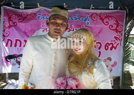 Mariés à leur mariage musulman, Phuket, Thailand Banque D'Images