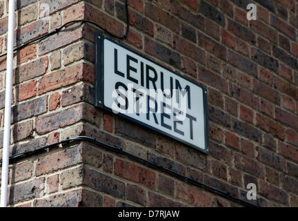 Londres, Royaume-Uni. Le 13 mai 2013. Un conseil de Londres a inversé le nom de l'une de ses rues de 'Muriel' à 'Leirum'. Le quartier londonien de Islington, dans le nord de Londres dire le changement, qui touche la moitié de la rue, est d'éviter la confusion par les services d'urgence de répondre à 999 appels. Une moitié reste 'Muriel', l'autre moitié est devenue 'Leirum'. Mais certains résidents locaux semblent confus par le changement et pense que c'est un pas en arrière. Credit:Jeffrey Blackler/Alamy Live News Banque D'Images