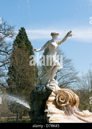 Taille au "Fontaine de l'amour' sur la grande avenue à Cliveden, par Thomas Waldo Story ( 1855-1915) d'argent, UK Banque D'Images