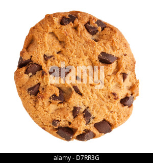 Un chocolat choc chip cookie sur un fond blanc Banque D'Images