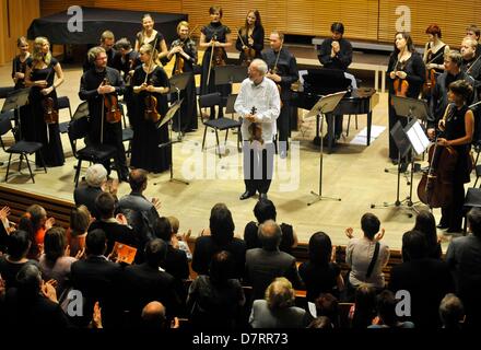 Le violoniste letton Gidon Kremer joue live avec l'orchestre de chambre Kremerata Baltica au cours de 12e année de l'International Music Festival Nove Mesto 45 Olomouc Olomouc, République tchèque le 10 mai 2013. (CTK Photo/Ludek Perina) Banque D'Images