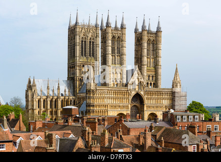 Avant de l'ouest de la cathédrale de Lincoln à partir de l'enceinte du château, Lincoln, Lincolnshire, East Midlands, Royaume-Uni Banque D'Images